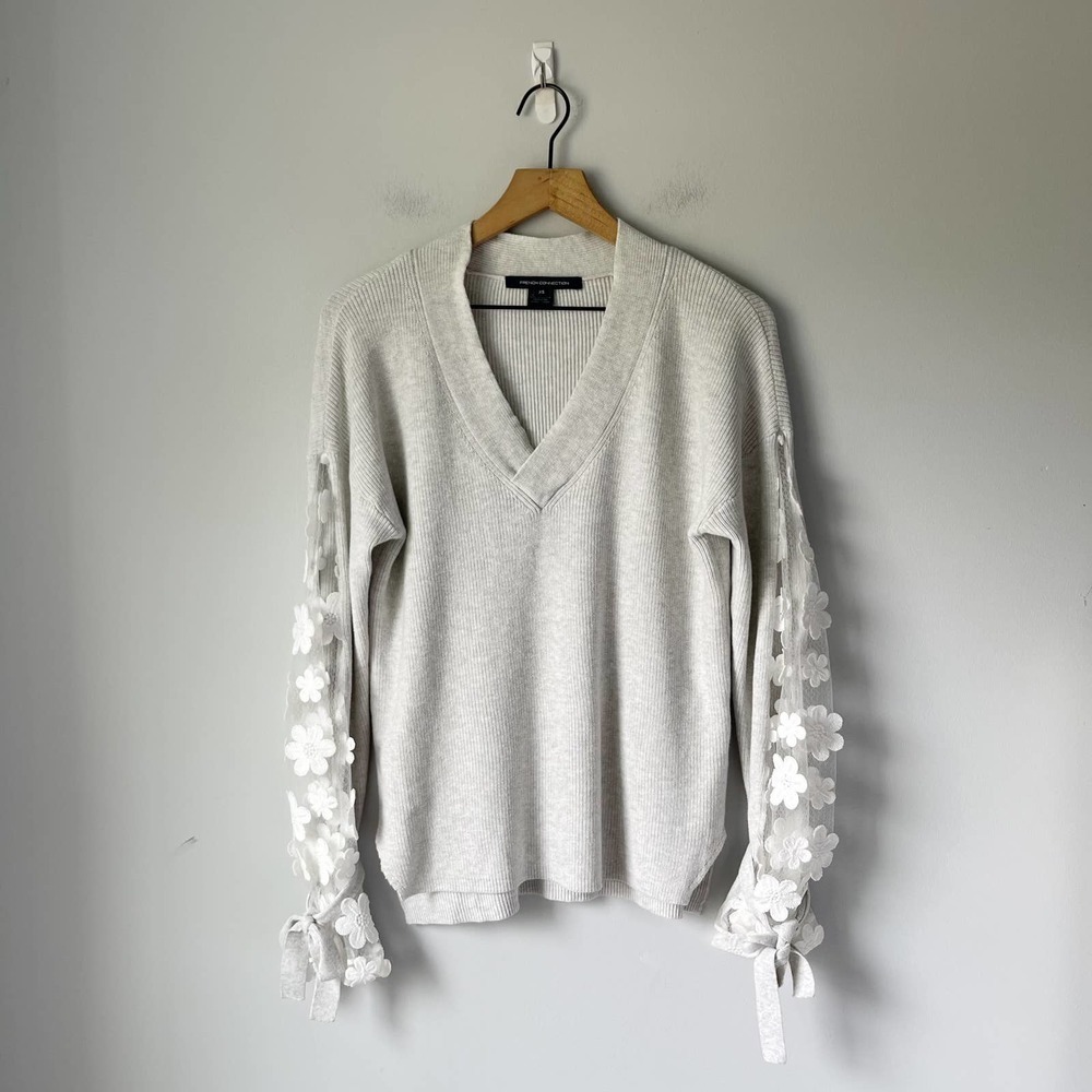 French Connection Women's Gray Floral Caballo V Neck Knit Sweater Size XS